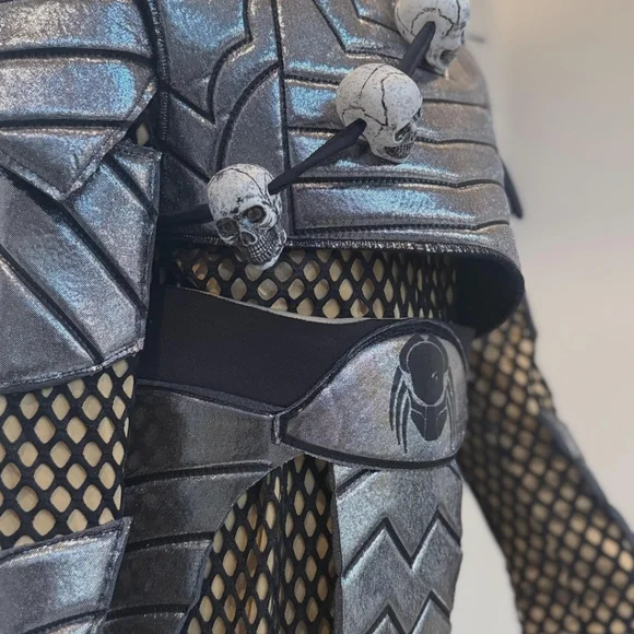 Alien Predator Warrior Costume BOYS 9/10 - Black and Silver - Picture 9 of 14